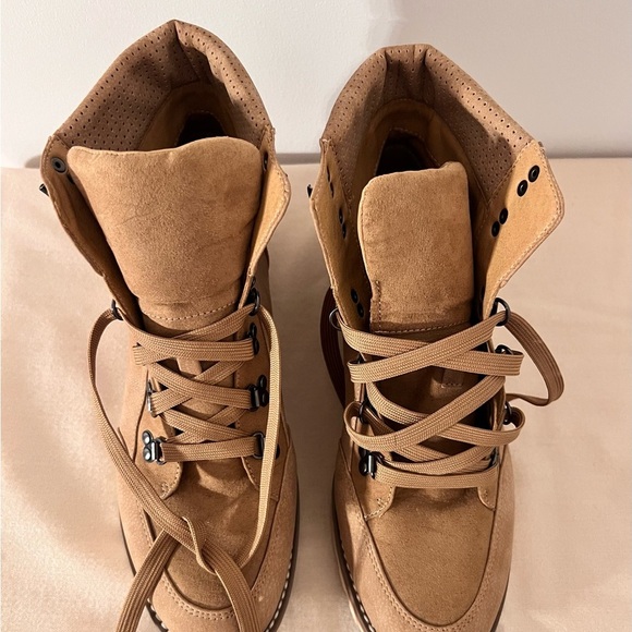 GIFT READY Taupe Suede Hiker Combat Boot Lug Sole Size US 10 - Picture 2 of 8
